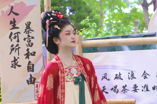 五一假期，&ldquo;油菜花姑娘&rdquo;帶您探游西安