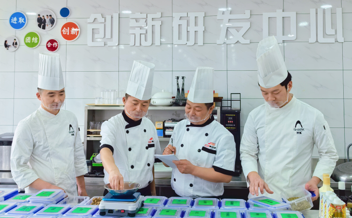 學(xué)無(wú)止境、共享研發(fā)、日積硅步，做餐飲強(qiáng)企